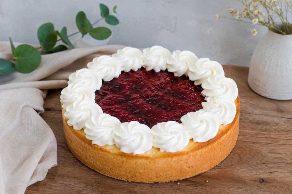 Mileram torta s kremastim filom i voćem po želji